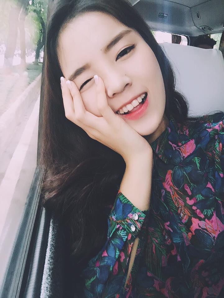 Qua các bức ảnh “tự sướng” có thể thấy Kỳ Duyên vẫn sở hữu một làn da khá trắng trẻo, mịn màng và rất ưa nhìn. Nhan sắc của cô cũng không quá khác lạ khi không trang điểm.