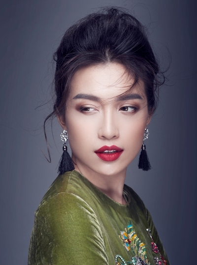 Sau hàng loạt đồn đoán, cuối cùng Lệ Hằng cũng chính thức xác nhận thông tin tham gia Hoa hậu Hoàn vũ 2016. Như vậy, sau Phạm Hương, Lệ Hằng là nhan sắc tiếp theo đại diện Việt Nam thử sức ở cuộc thi này.