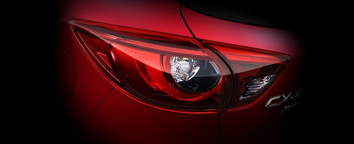 Hệ thống đèn pha LED có thiết kế mới, có hình dạng như cặp mắt của dã thú làm cho xe trông tràn đầy sức sống và cực kỳ khỏe khoắn. Đầu xe được cho là thay đổi nhiều nhất và sự thay đổi này hướng tới người cá tính mạnh mẽ là nam giới.
