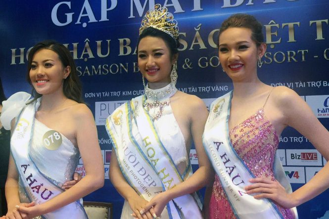 Á hậu 1 - Phạm Thuý Hằng sinh năm 1993, sinh viên năm 2 ngành Quản lý nhà hàng khách sạn tại Thụy Sĩ, quê gốc ở Nam Định. Á hậu 2 - Võ Quỳnh Giao, sinh năm 1996, sinh viên ngành kinh doanh, Đại học Houston, Mỹ. Quỳnh Giao theo Đăng ký và nhận 60K 24 bao lì xì miễn phí mỗi ngày sang định cư ở Mỹ từ năm 7 tuổi.