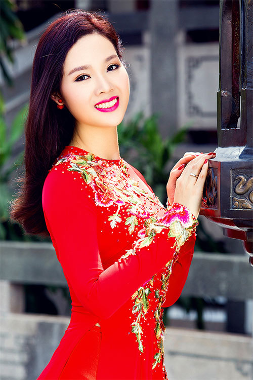 Người hâm mộ được dịp “phát cuồng” vì cô Hoa hậu thông minh, xinh xắn. Thời điểm ấy, Mai Phương sở hữu một bệ phóng gần như hoàn hảo: nhan sắc, danh tiếng, sự mến mộ của khán giả và đặc biệt, một bản lý lịch vô cùng ấn tượng.
