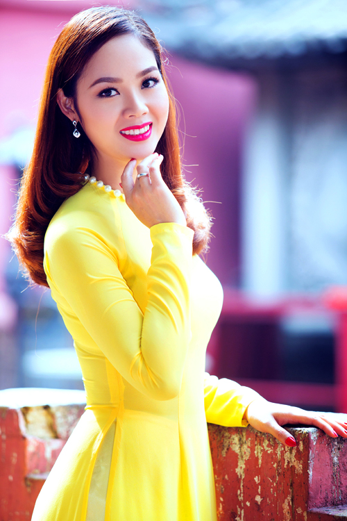Cô cũng nhanh chóng để lại ấn tượng tốt đẹp với người hâm mộ nhờ sự giản dị và “ngô ngố” của mình, khi mà tân Hoa hậu gần như chẳng biết tới điều gì ngoài việc học. Thậm chí khi lên đường dự thi Hoa hậu thế giới, hành trang cô mang đi còn lỉnh kỉnh sách vở để tranh thủ học bài.