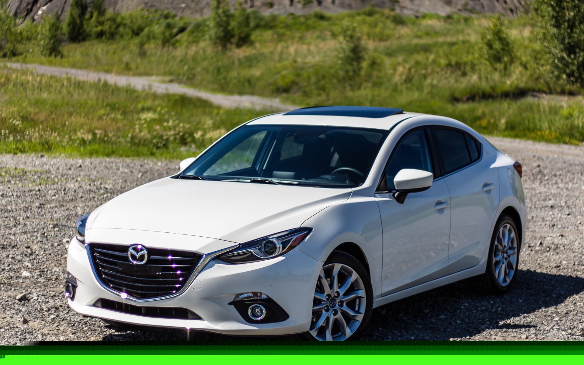 Đứng thứ ba là Mazda 3 khi chạm mốc 1.500 xe bán ra. 