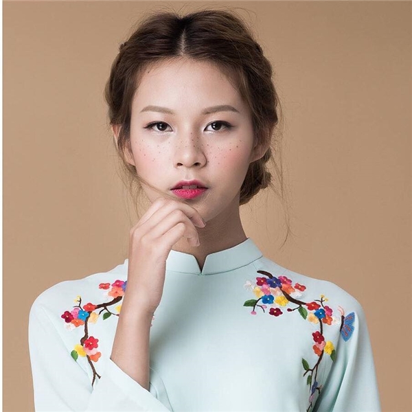 Càng về những tập sau của The Face, cô nàng 19 tuổi Phí Phương Anh càng nhận được nhiều yêu mến từ các Huấn luyện viên và khán giả. Với gương mặt khả ái, nhẹ nhàng và thuần khiết, Phương Anh luôn thể hiện tốt những phần thi của mình.