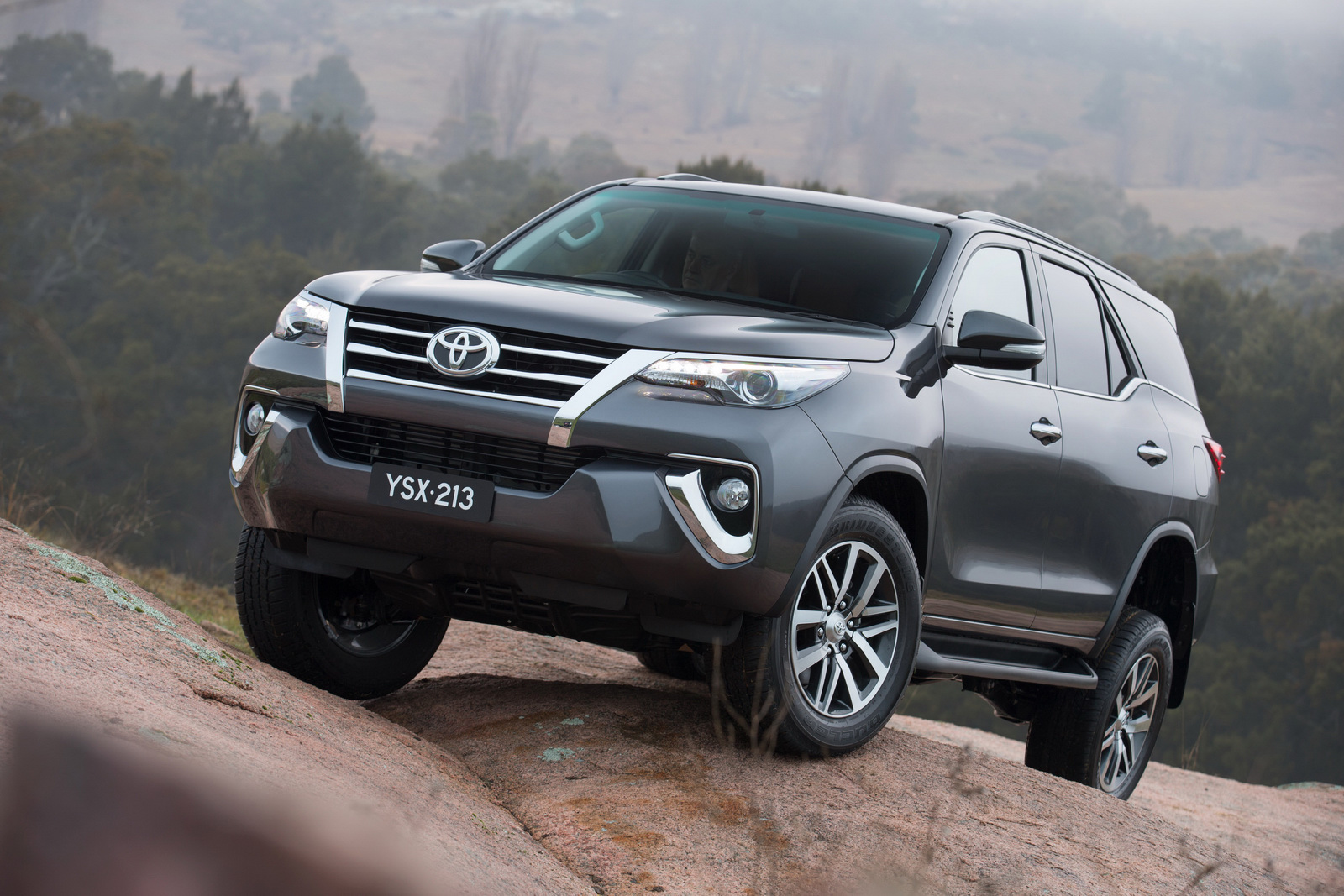 Mặc dù nằm trong diện chịu tác động tăng giá do thuế tiêu thụ đặc biệt tăng nhưng Fortuner vẫn đạt doanh số cao.