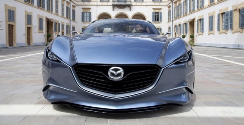 Thay đổi dễ nhận ra nhất của Mazda 6 2017 nằm ở phần đầu xe, với lưới tản nhiệt có các thanh ngang mạ chrome thay vì màu đen như phiên bản hiện tại. 