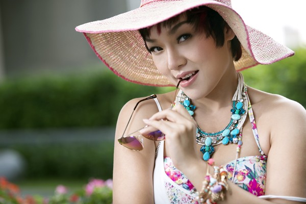 Thực hư th&ocirc;ng tin ca sĩ Th&aacute;i Th&ugrave;y Linh bị treo băng r&ocirc;n đ&ograve;i nợ