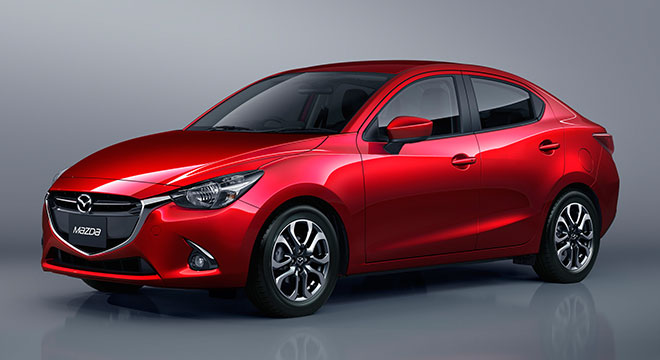 Thân xe là sự kết hợp của những đường cong và gân dập nổi. Gương chiếu hậu bản nhỏ phù hợp với thiết kế tổng quan của cả xe.