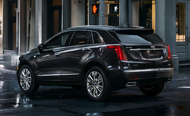 Cadillac XT5 gây ấn tượng với lưới tản nhiệt to bản, hốc hút gió góc cạnh cùng cụm đèn pha độc đáo.