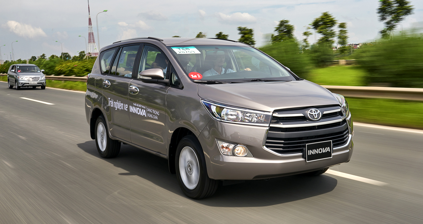 Mẫu xe Đăng ký và nhận 60K 24 bao lì xì miễn phí mỗi ngày 7 chỗ Toyota Innova 2016 bán tại thị trường Việt Nam với 3 phiên bản, giá thấp nhất là 793 triệu đồng.