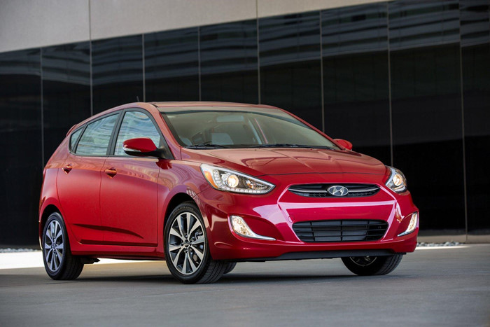 Hyundai Accent 2016 ngay từ khi xuất hiện tại Việt Nam đã làm nên cơn sốt trên thị trường, mang đến cái nhìn mới trong phân khúc xe cỡ nhỏ hạng B với thiết kế trẻ trung, sành điệu và năng động. 