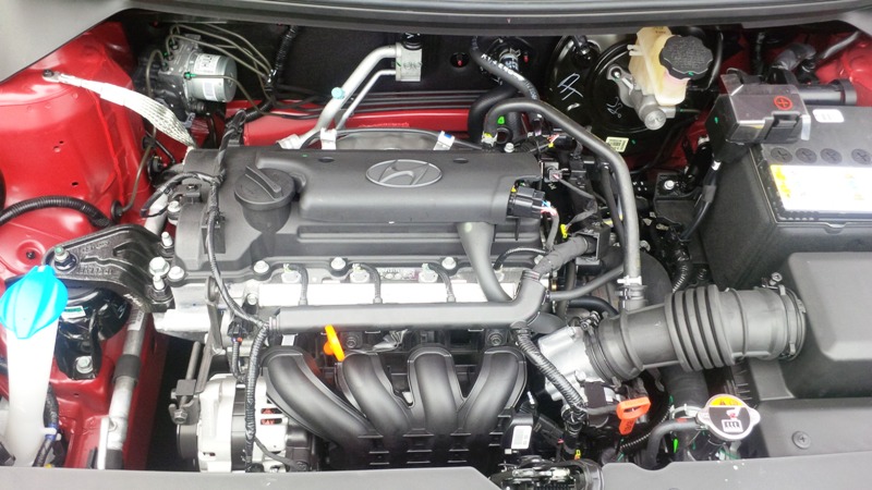 Dưới nắp ca-pô, Hyundai i20 Active trang bị động cơ xăng Kappa 1.4L công suất 100 mã lực tại 6.000 vòng/phút, mô-men xoắn cực đại 133 Nm tại 3.500 vòng/phút, đi kèm hộp số tự động 4 cấp.