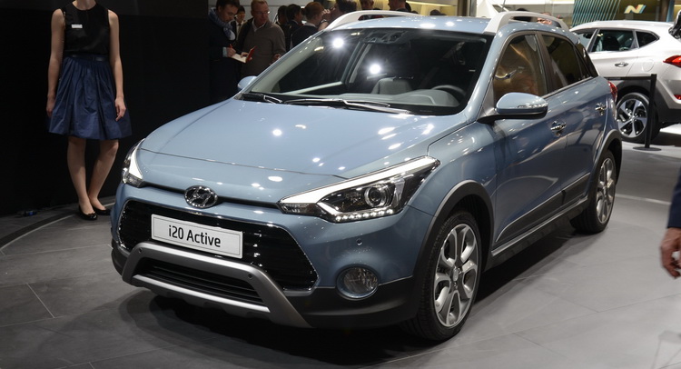 Về tổng thể, Hyundai i20 Active có kích thước 3.995mm dài, 1.760mm rộng và 1.555mm cao, khoảng sáng gầm 190mm.