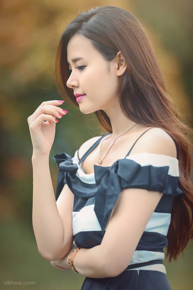 Không giống nhiều người đẹp khác thích sexy, Midu lại lựa chọn cho mình hình ảnh nhã nhặn, kín đáo nhưng vẫn toát lên vẻ quyến rũ.