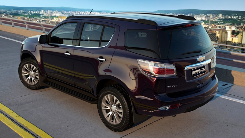 Tại thị trường Thái Lan, Chevrolet Trailblazer 2016 được bán với giá khởi điểm 1,244 triệu Baht, tương đương 800 triệu đồng, đối với bản 2.5L VGT 4×2 LT thấp nhất. 