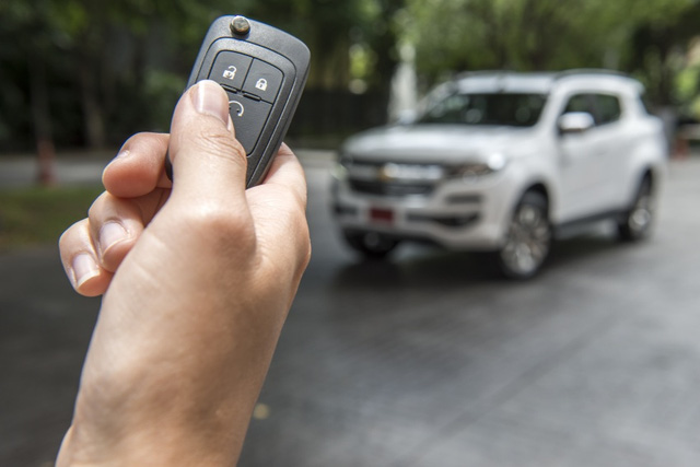 Cửa mở không cần chìa khóa, nút bấm khởi động máy, đèn pha tự động, ghế chỉnh điện, hệ thống thông tin giải trí MyLink 2 đi kèm màn hình cảm ứng 7 inch tích hợp Apple CarPlay và Android Auto, đim kèm camera chiếu hậu.