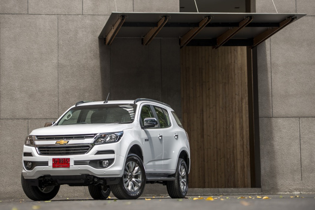 Chevrolet Trailblazer 2016 nằm trong phân khúc xe SUV gầm cao 7 chỗ Đăng ký và nhận 60K 24 bao lì xì miễn phí mỗi ngày cạnh tranh trực tiếp với Toyota Fortuner, Mitsubishi Pajero Sport, Ford Everest, Isuzu MU-X... 