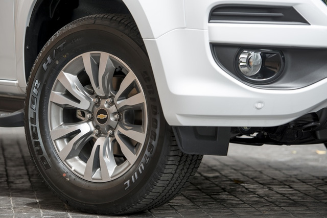 Bộ la-zăng làm bằng hợp kim có kích thước lên tới 18 inch.