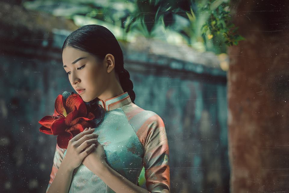Từ khi mới ''chân ướt chân ráo'' đến với cuộc thi này, cô gái xứ Huế đã nhanh chóng gây ''sốt'' trên mạng xã hội qua loạt hình ảnh lung linh ,đường nét, thần thái khuôn mặt toát lên vẻ quý phái, dịu hiền hiếm có.Từ khi mới ''chân ướt chân ráo'' đến với cuộc thi này, cô gái xứ Huế đã nhanh chóng gây ''sốt'' trên mạng xã hội qua loạt hình ảnh lung linh ,đường nét, thần thái khuôn mặt toát lên vẻ quý phái, dịu hiền hiếm có.
