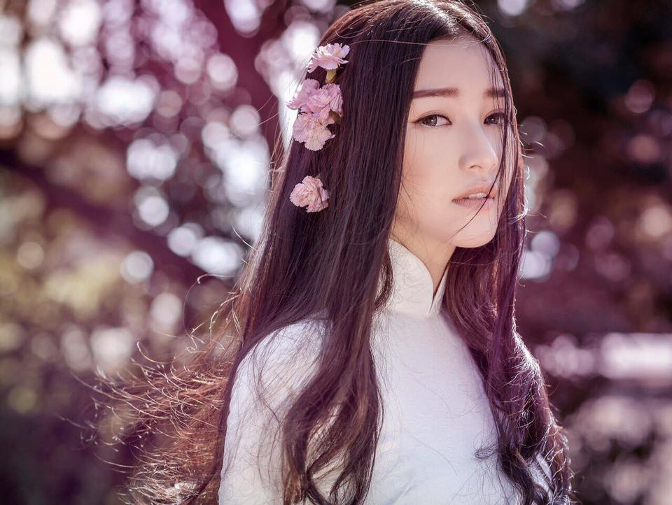 1. “Nàng thơ xứ Huế” Lê Trần Ngọc Trân chính là thí sinh đầu tiên xin rút khỏi cuộc thi Hoa hậu Việt Nam 2016. Được biết nguyên nhân do Ngọc Trân từng tham dự cuộc thi Hoa hậu Người Việt thế giới ở Nhật mà không xin phép.
