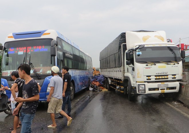 Tai nạn giao th&ocirc;ng mới nhất 24h qua ng&agrave;y 23/8/2016