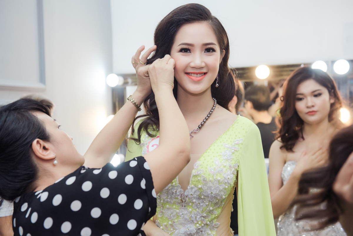 Trần Ngô Thu Thảo cao 1,69 m, nặng 50 kg và sở hữu số đo ba vòng cơ thể là: 79-63-91.