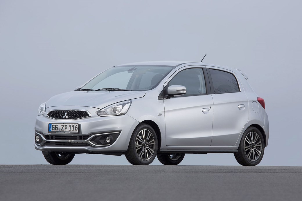 Ngoài ra, khung xe của Mitsubishi Mirage 2016 được thiết kế bằng vật liệu mới, giúp tăng khả năng chống xước, chống bám bụi và nâng cao độ an toàn. 