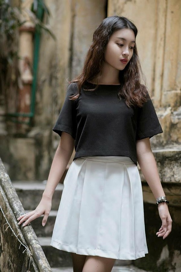 Mỹ Linh sở hữu thân hình chuẩn với chiều cao 1m71, cân nặng 52kg, số đo ba vòng: 87-61-94.