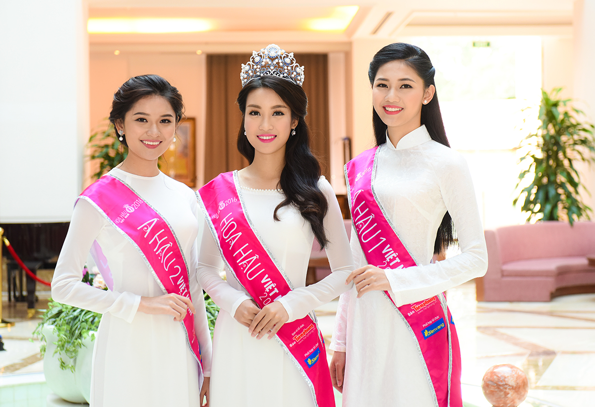 Tối 28/8 đêm chung kết cuộc thi Hoa hậu Việt Nam 2016 đã được diễn ra tại TP.HCM. Vượt qua rất nhiều đối thủ ''nặng ký'', Đỗ Mỹ Linh (SBD 145, 20 tuổi, sinh viên Đại học Ngoại thương Hà Nội) đã xuất sắc trong đêm chung kết và giành ngôi vị cao nhất, trở thành tân Hoa Hậu Việt Nam 2016.