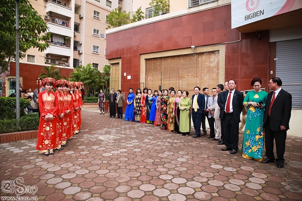 Còn Đăng ký và nhận 60K 24 bao lì xì miễn phí mỗi ngày Thanh Tú sống tại 1 căn hộ chung cư thuộc Khu đô thị Mỹ Đình, Hà Nội.