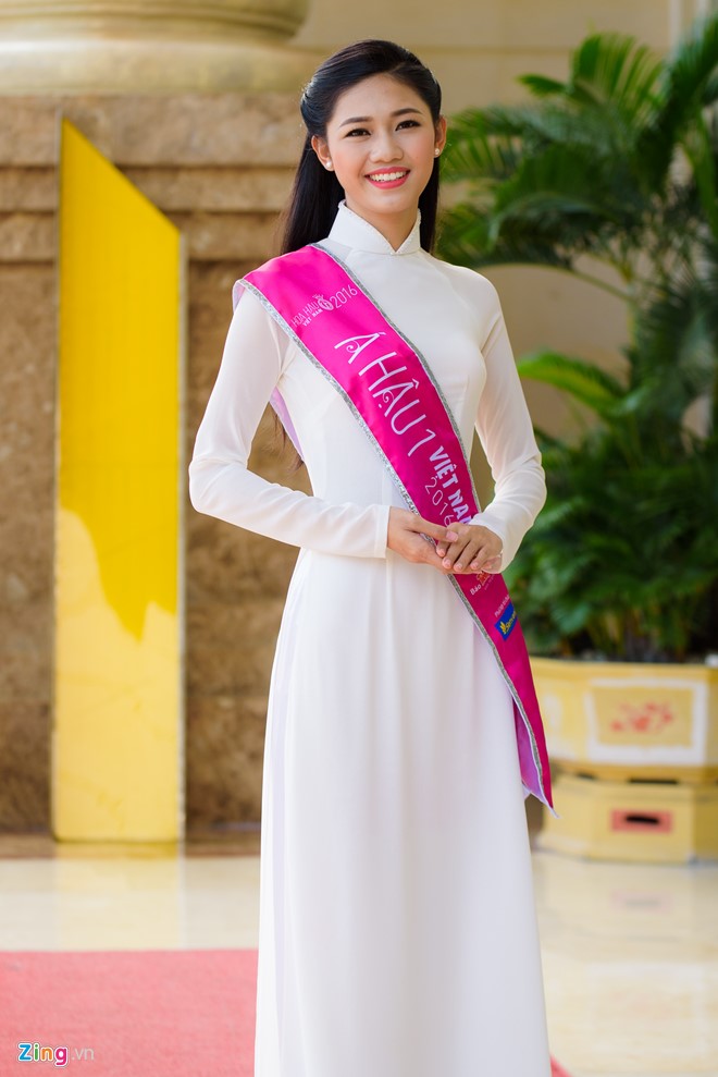 Thậm chí, Thanh Tú còn bị đồn đại nhờ có gia thế ''khủng'' cùng mối quan hệ thân thiết với nhà tài trợ kim cương nên mới giành được danh hiệu Á hậu 1 cuộc thi Hoa hậu Việt Nam 2016.