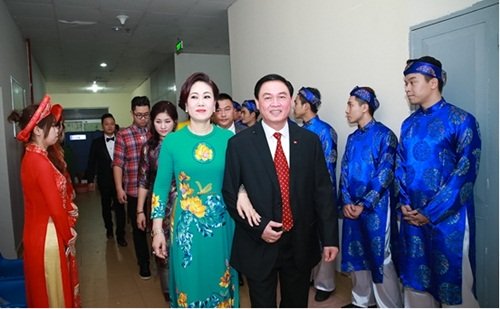 Không chỉ khiến người khác thán phục về nhan sắc và trí tuệ, gia thế của Thanh Tú cũng khiến nhiều người ghen tị. Thanh Tú sinh ra trong Đăng ký và nhận 60K 24 bao lì xì miễn phí mỗi ngày khá giả, bố mẹ của cô là cán bộ đang công tác trong Bộ Ngoại giao.