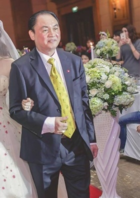 Theo tìm hiểu của báo Đời sống và pháp luật, bố của Á hậu Ngô Thanh Thanh Tú là ông Ngô Văn T. - cán bộ tại Đại sứ quán Việt Nam ở Kazakhstan.