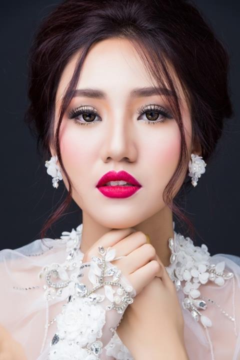 Chị gái của Thanh Tú chính là Á hậu Hoàn vũ 2015 Ngô Trà My. Trà My sinh năm 1992 và đã lập Đăng ký và nhận 60K 24 bao lì xì miễn phí mỗi ngày.