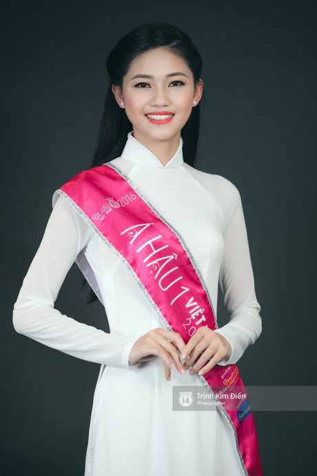 Có thể thấy, Thanh Tú sở hữu gương mặt khá giống chị gái với đôi mắt to tròn, các đường nét trên khuôn mặt hài hòa, cân đối.Có thể thấy, Thanh Tú sở hữu gương mặt khá giống chị gái với đôi mắt to tròn, các đường nét trên khuôn mặt hài hòa, cân đối.