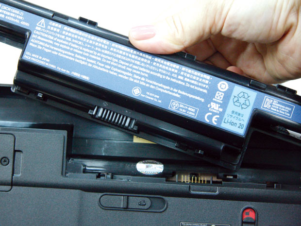 Laptop bị chai pin v&agrave; những th&oacute;i quen tai hại