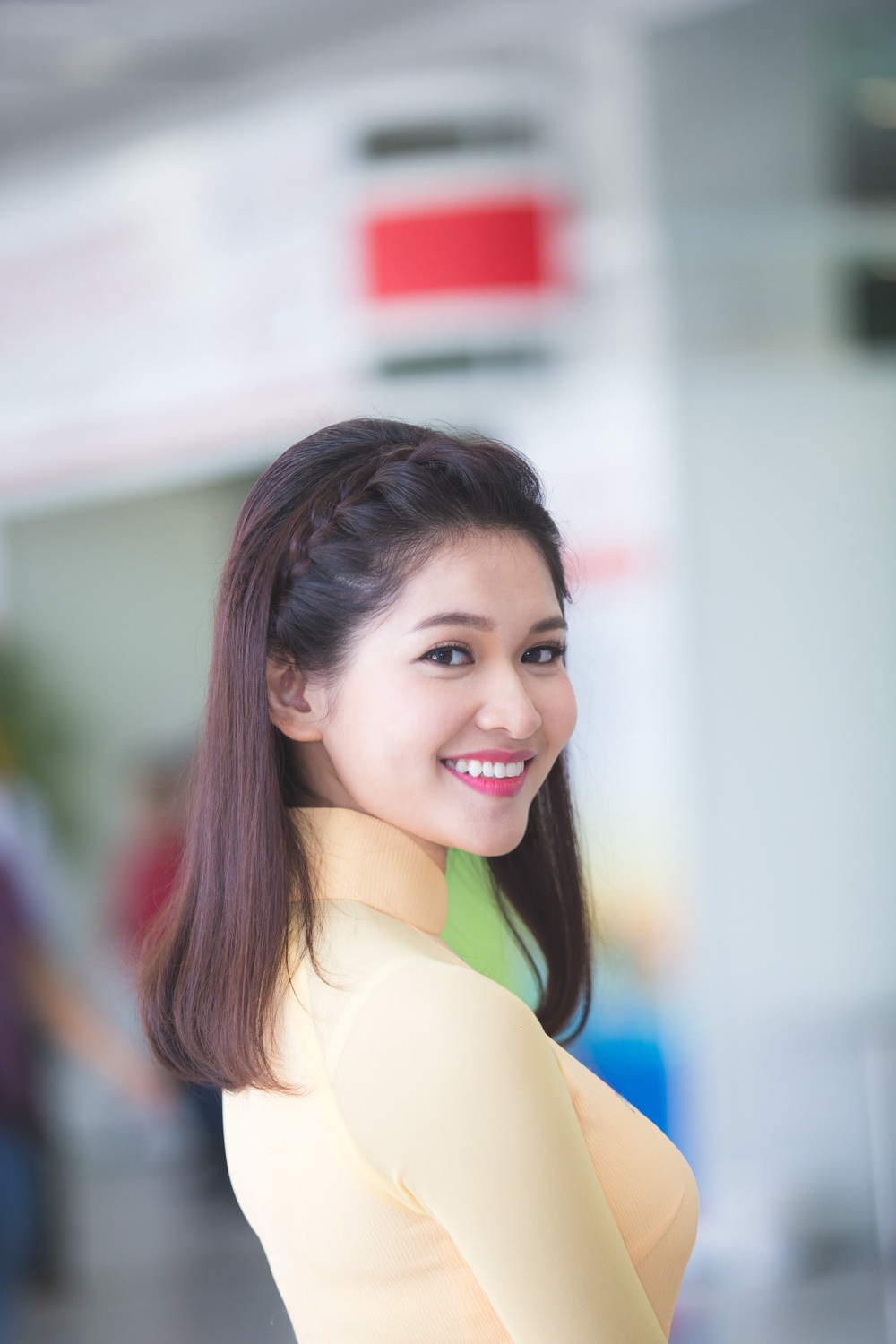 Á hậu Thùy Dung khoe vẻ đẹp ‘ngọt lịm’ với áo dài