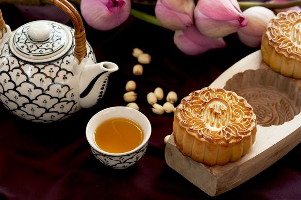Những th&oacute;i quen ăn b&aacute;nh trung thu nguy hiểm &lsquo;chết người&rsquo; cần loại bỏ