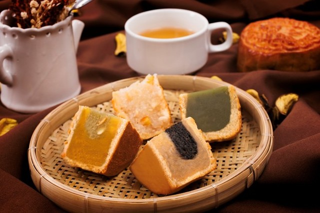 Những th&oacute;i quen ăn b&aacute;nh trung thu nguy hiểm &lsquo;chết người&rsquo; cần loại bỏ