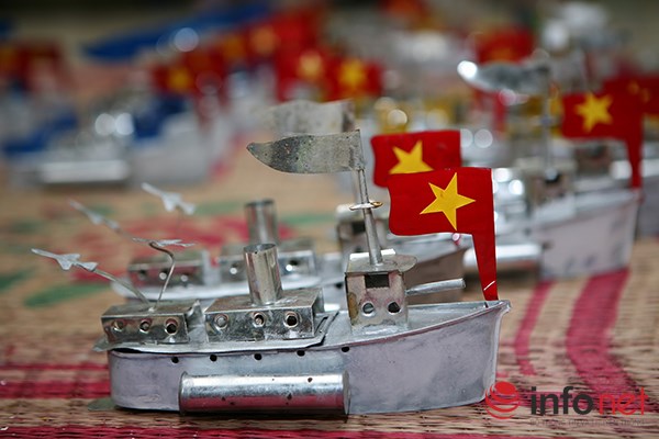 Cận cảnh quy tr&igrave;nh l&agrave;m đồ chơi Trung thu đắt gi&aacute; nhất một thời