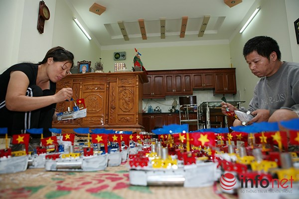 Cận cảnh quy tr&igrave;nh l&agrave;m đồ chơi Trung thu đắt gi&aacute; nhất một thời