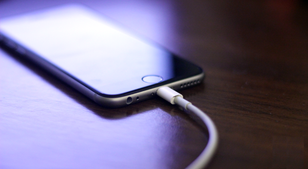 Những th&oacute;i quen tai hại khiến iPhone của bạn sớm &lsquo;ra đi&rsquo;