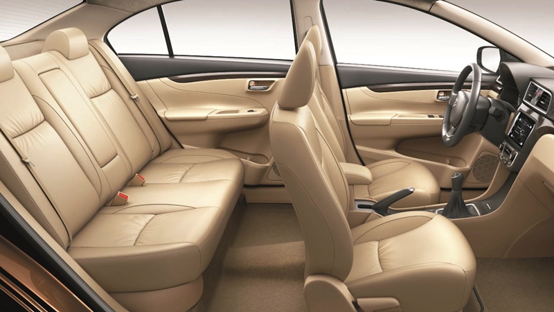 &lsquo;Soi&rsquo; chiếc Suzuki Ciaz 2016 gi&aacute; chỉ dưới 560 triệu đồng