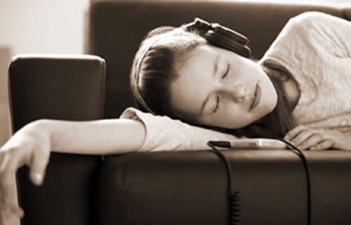 Những th&oacute;i quen nguy hiểm &lsquo;chết người&rsquo; khi d&ugrave;ng tai nghe