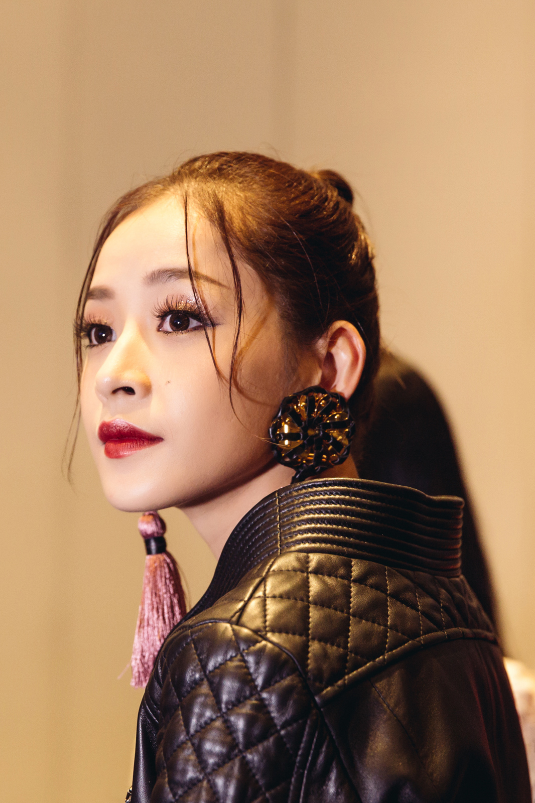 Chi Pu mặc cực &lsquo;chất&rsquo;, nổi bật tr&ecirc;n thảm đỏ Elle Fashion Journey Show 2016