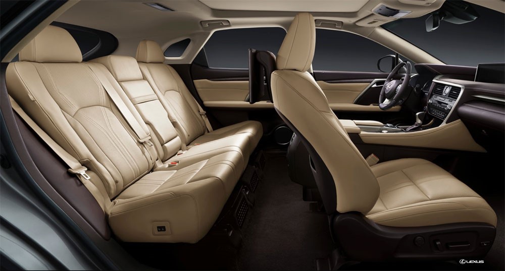 7. Đứng ở vị trí thứ bảy là Lexus RX 2016, mẫu crossover hạng sang tầm trung này luôn dẫn đầu phân khúc trong suốt 20 năm nhờ vào thiết kế nội thất sang trọng và tính tiện lợi.