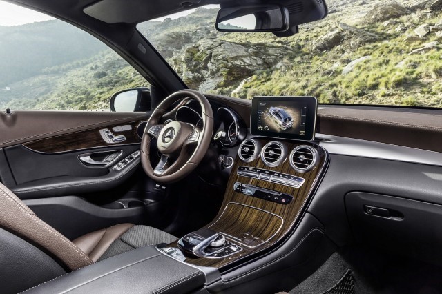 8. Mercedes GLC đứng ở vị trí thứ tám, chiếc xe này sở hữu thiết kế nội thất sang trọng, thoải mái, đặc biệt khi ngồi hàng ghế trước.