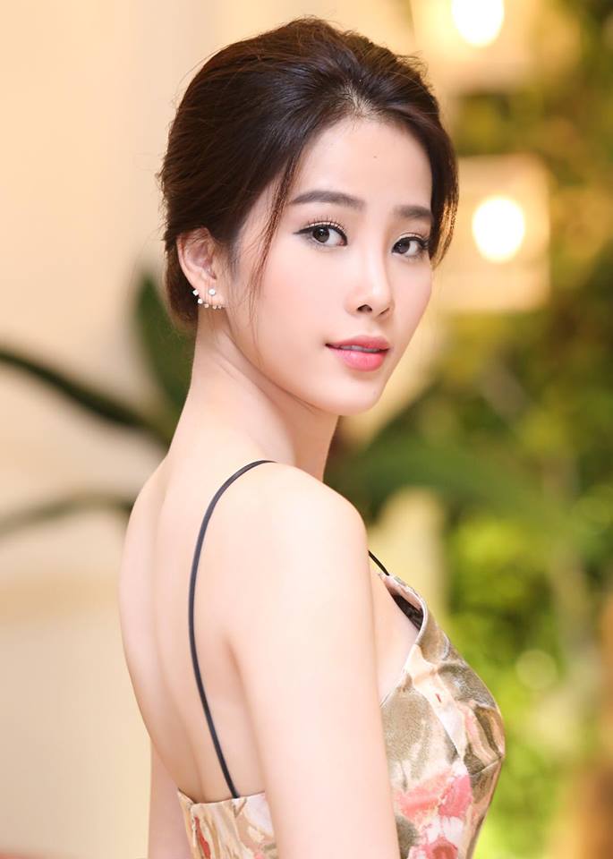 Trước khi đăng quang Hoa kh&ocirc;i đồng bằng s&ocirc;ng Cửu Long, Nam Em đ&atilde; lọt v&agrave;o chung kết cuộc thi Hoa hậu Việt Nam 2014.