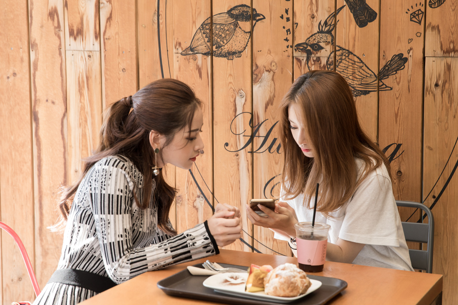 Chi Pu được th&agrave;nh vi&ecirc;n của T-ara khen ngợi hết lời