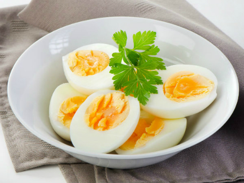 Những th&oacute;i quen nguy hiểm &lsquo;chết người&rsquo; khi ăn trứng g&agrave;